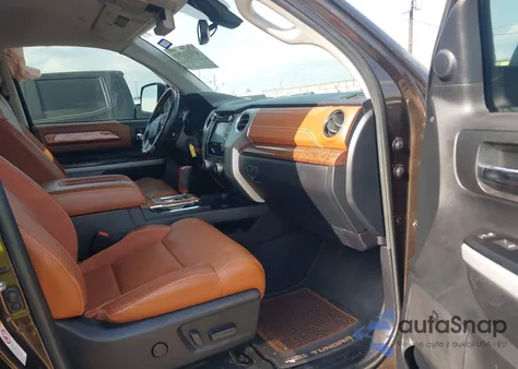 2019 Toyota Tundra 1794 5.7L V8 z USA, uszkodzony, nr VIN 5TFGY5F16KX252804